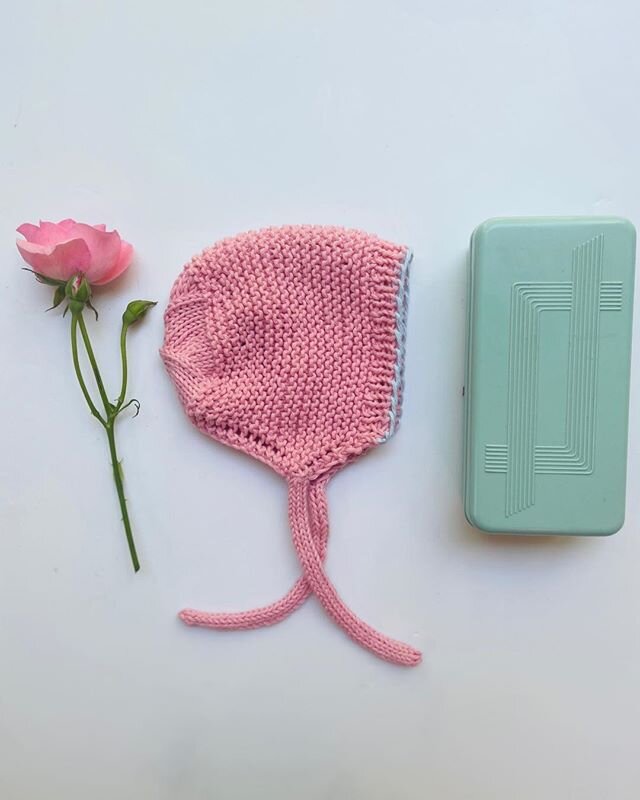 Cotton baby bonnet! ✨✨✨ new design! ✨✨✨ I think these little bonnets are perfect for summer babes because of the
breathability of the cotton. This pink is pretty too, right? Can&rsquo;t wait to make more of these! My Etsy is way behind, but you can D