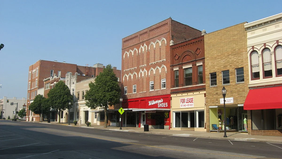 1200px-North_Main_in_downtown_Henderson.jpg