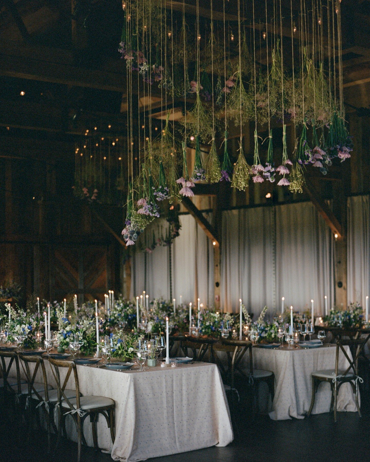 The spacious great room @brushcreekranch was transformed into a garden of earthy wildflowers. Delicate, floral creations were suspended from the many (gigantic) chandeliers.... swaying, spinning, and casting beautiful, unexpected shadows on the table