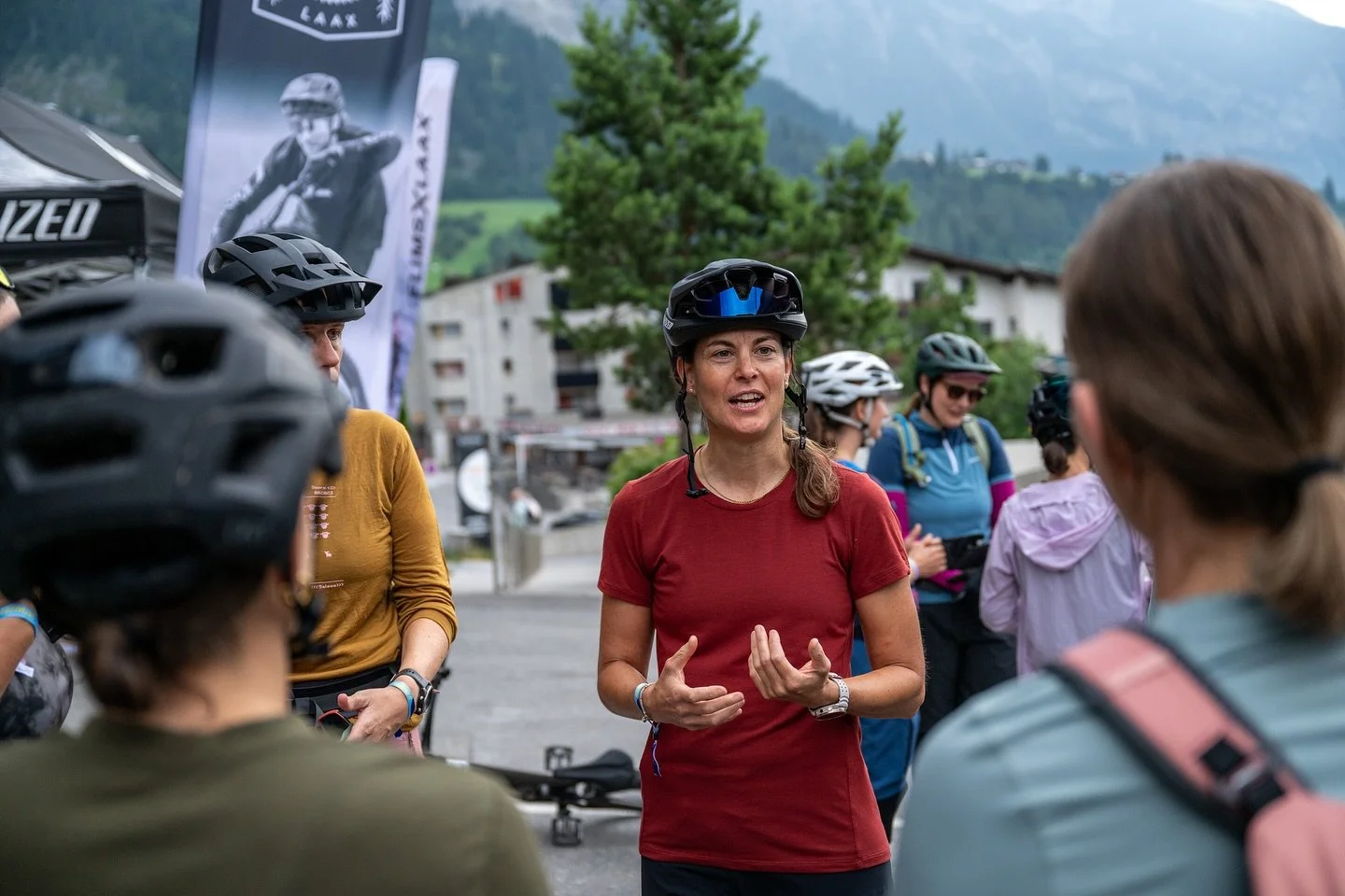 Twins Women‘s Bike Camp 4.-6. Juli II in Flims/Laax.
Alle Jahre wieder - und vielleicht schon seit 10 Jahren? βΊοΈ Richtig, 2016 hatte ich die Ehre, das erste Mal als Coach bei @anitagehrig & @caro_gehrig in ihren mittlerweile legendäre