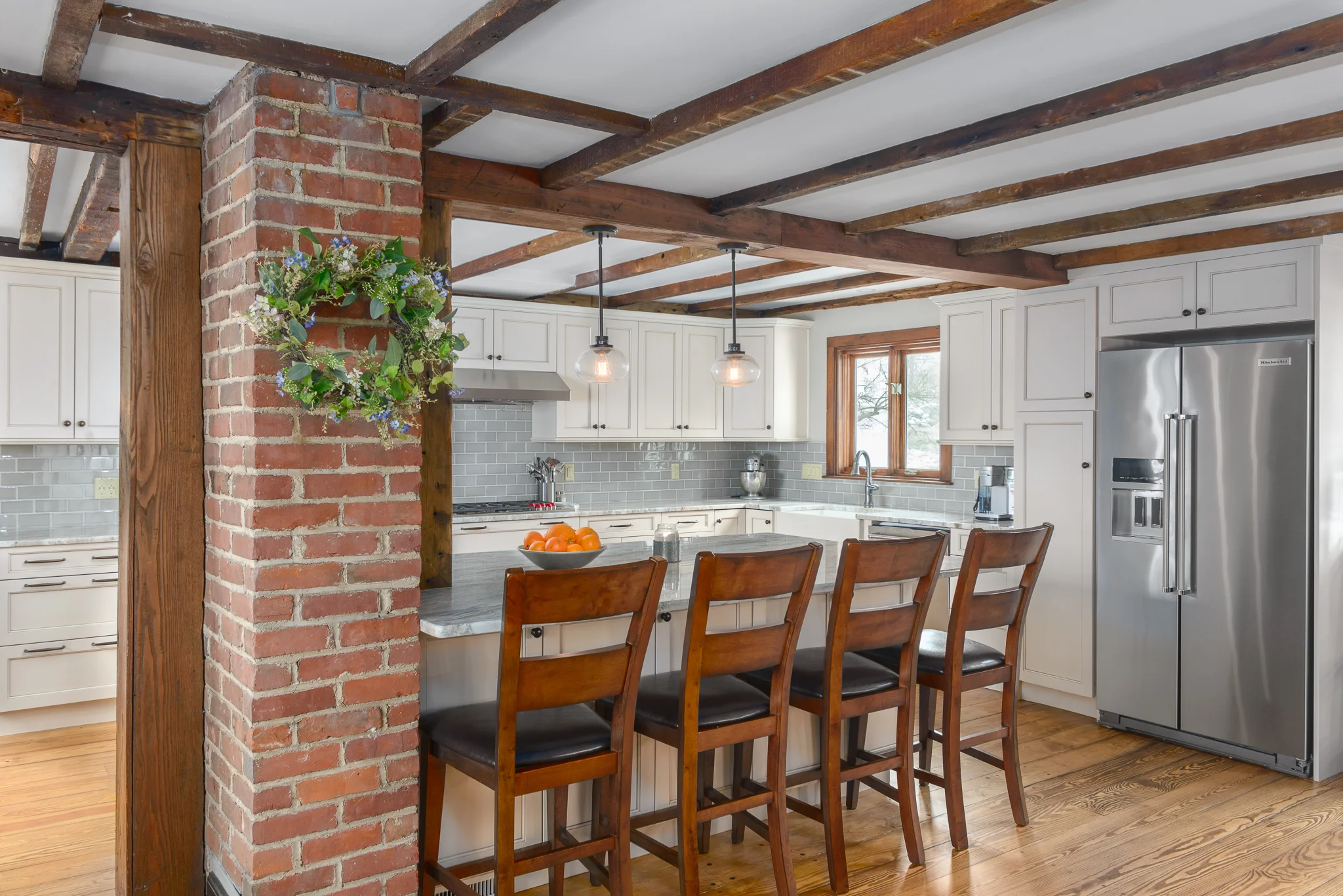 Sterling_MA_Farmhouse_Kitchen_Remodel_Kitchen_Associates