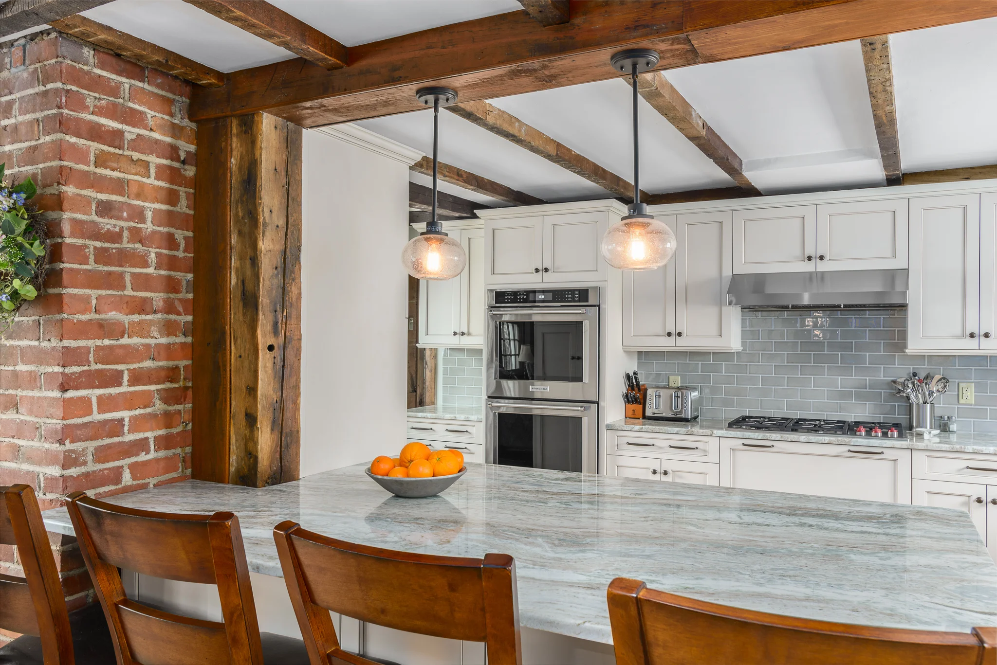 Sterling_MA_Farmhouse_Kitchen_Remodel_Kitchen_Associates