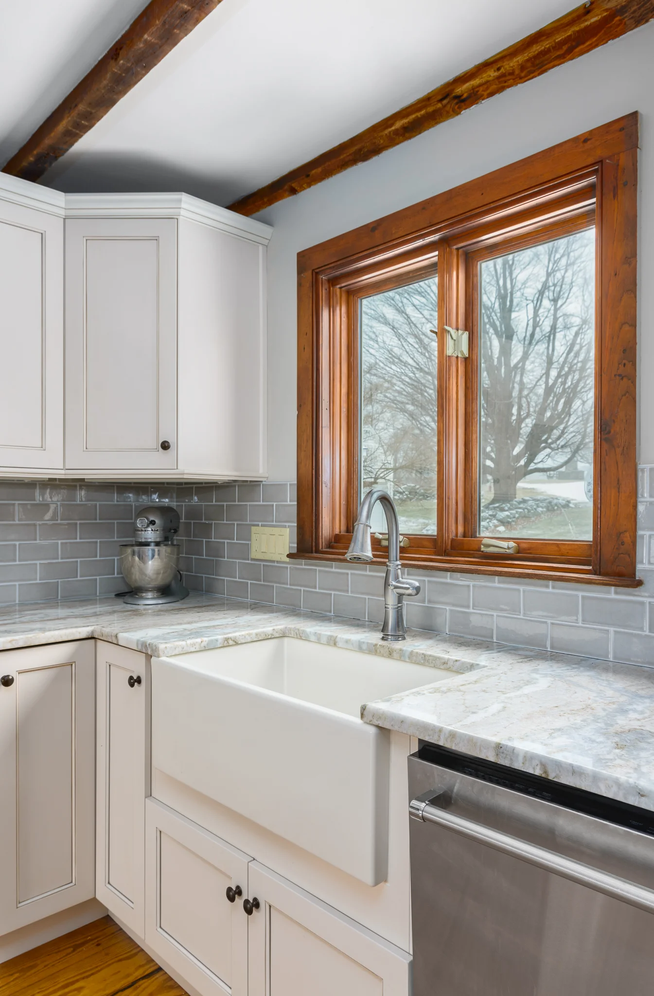 Sterling_MA_Farmhouse_Kitchen_Remodel_Kitchen_Associates