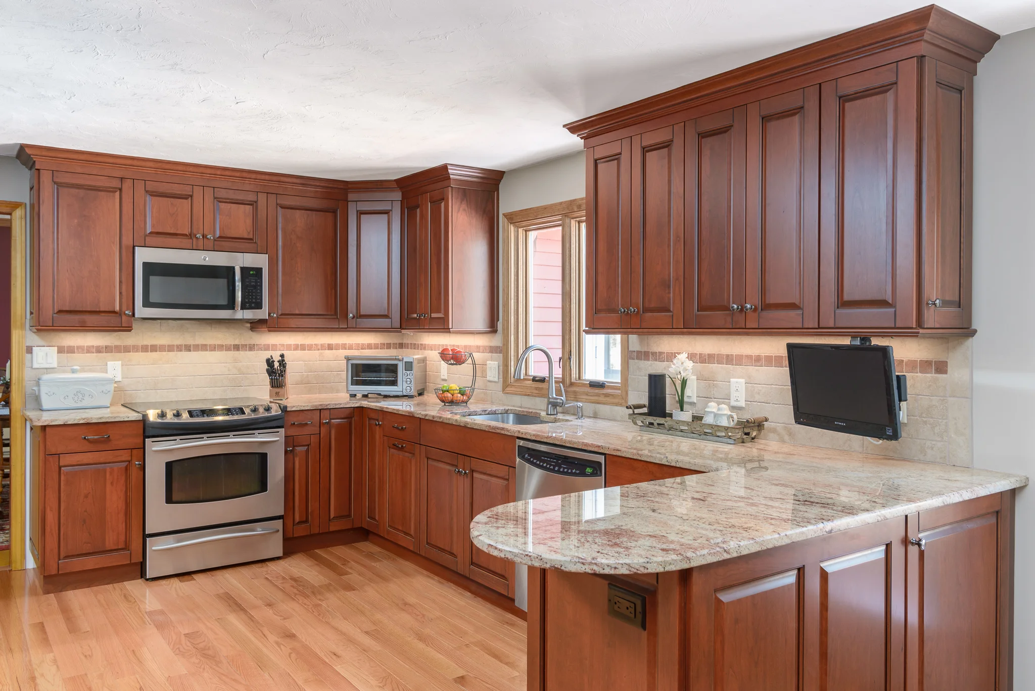 Marlborough_MA_Kitchen_Remodel_Kitchen_Associates