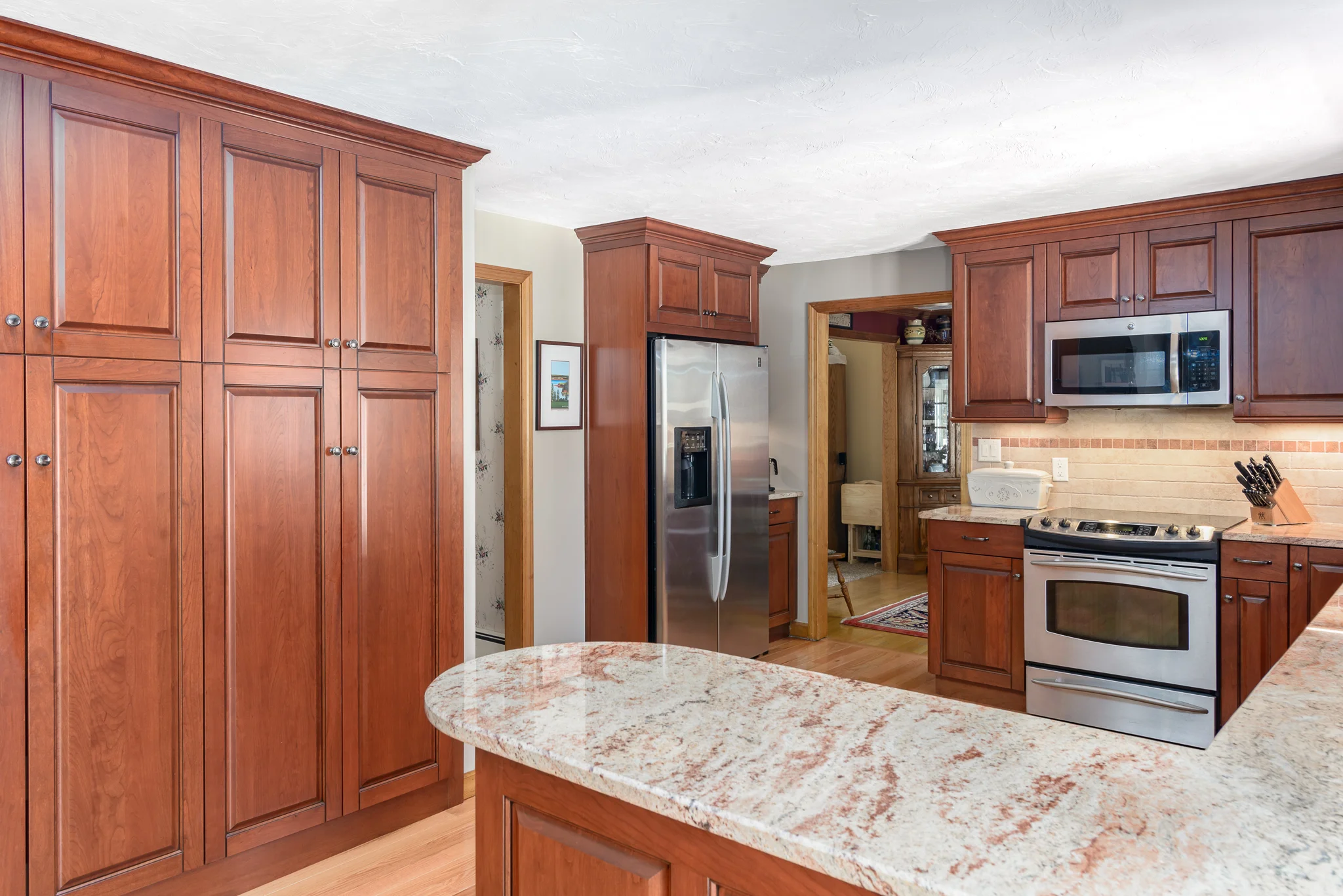Marlborough_MA_Kitchen_Remodel_Kitchen_Associates