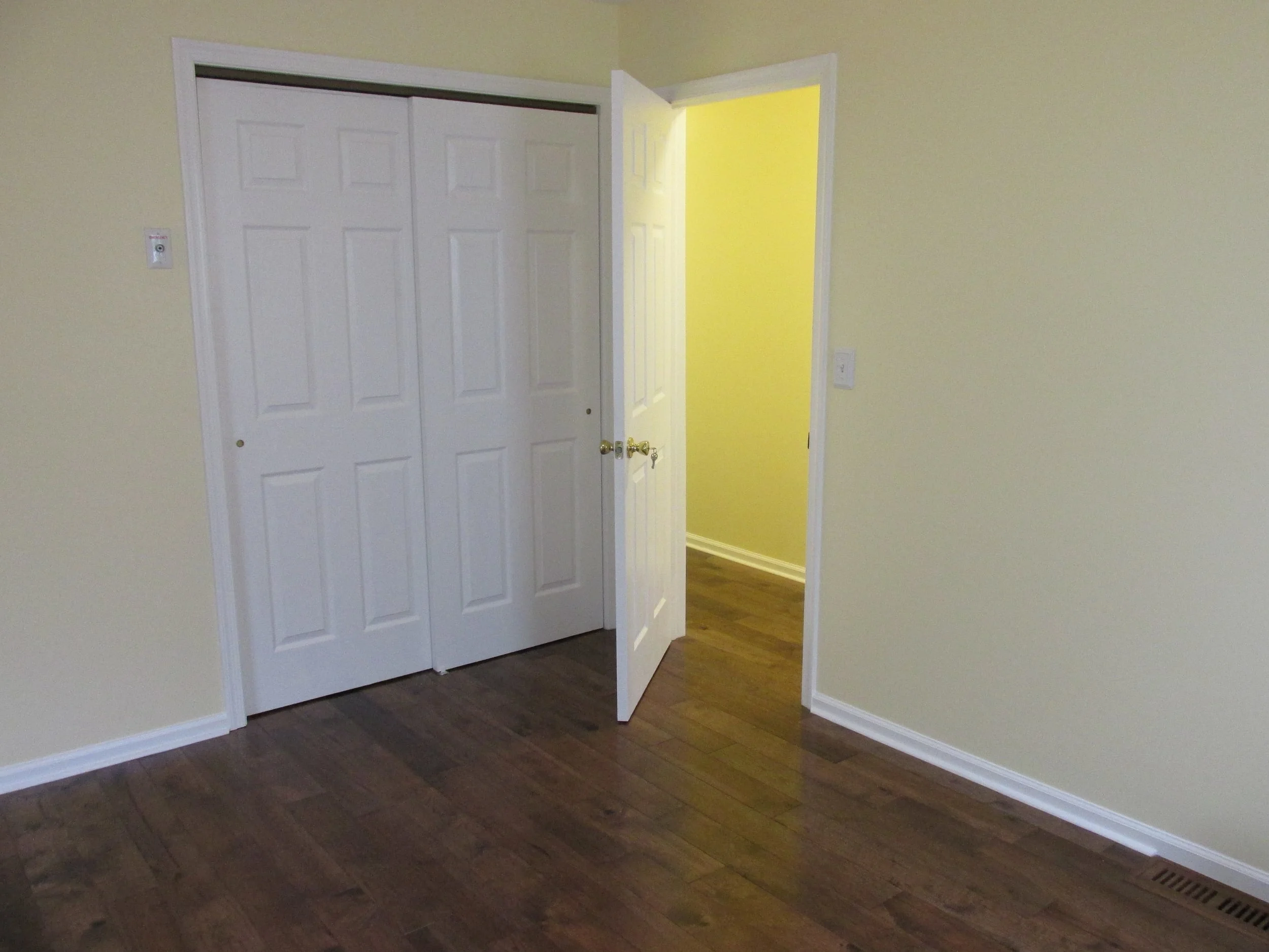 Bdrm 01a.JPG