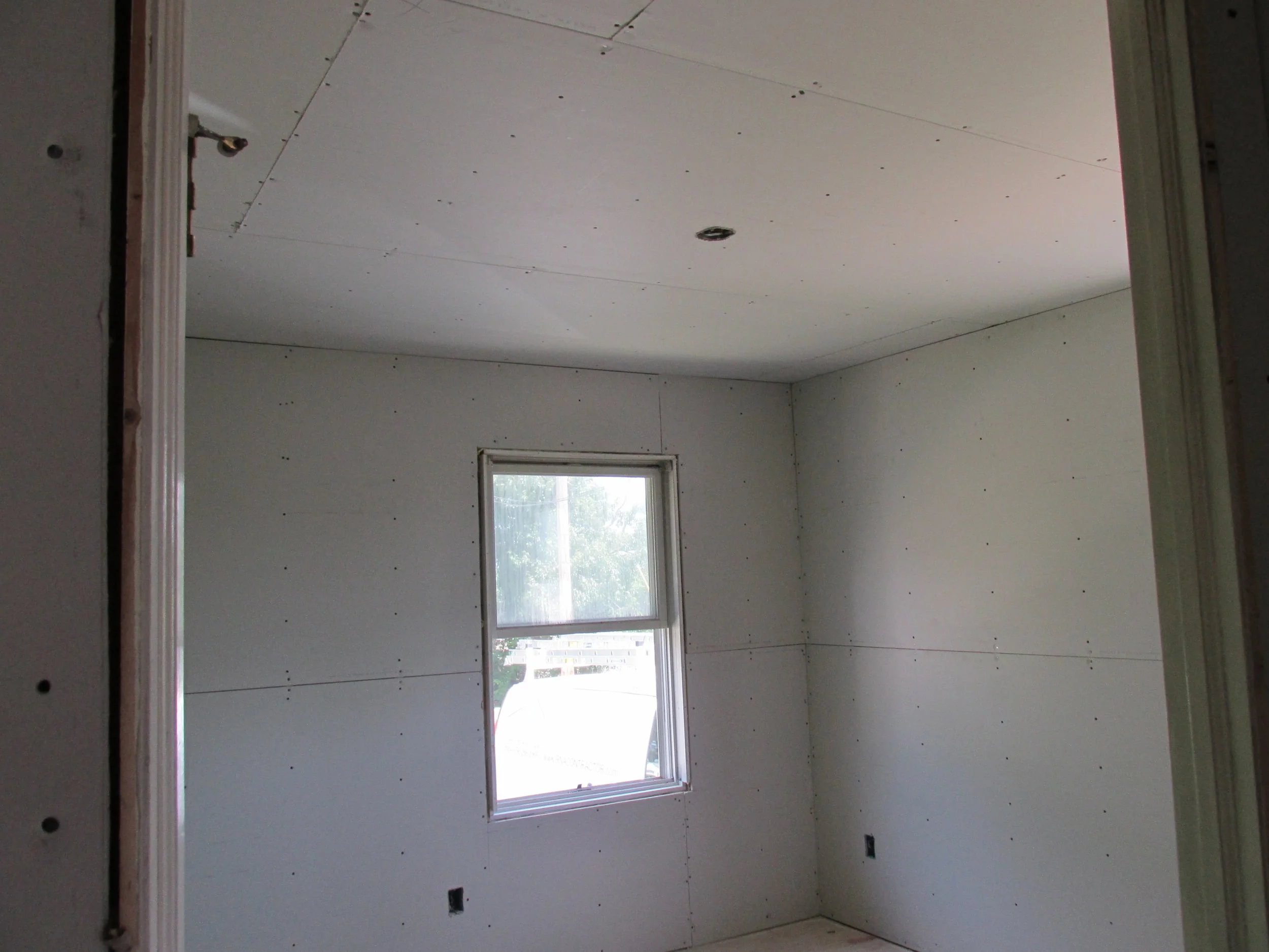 Bdrm Drywl 02.JPG
