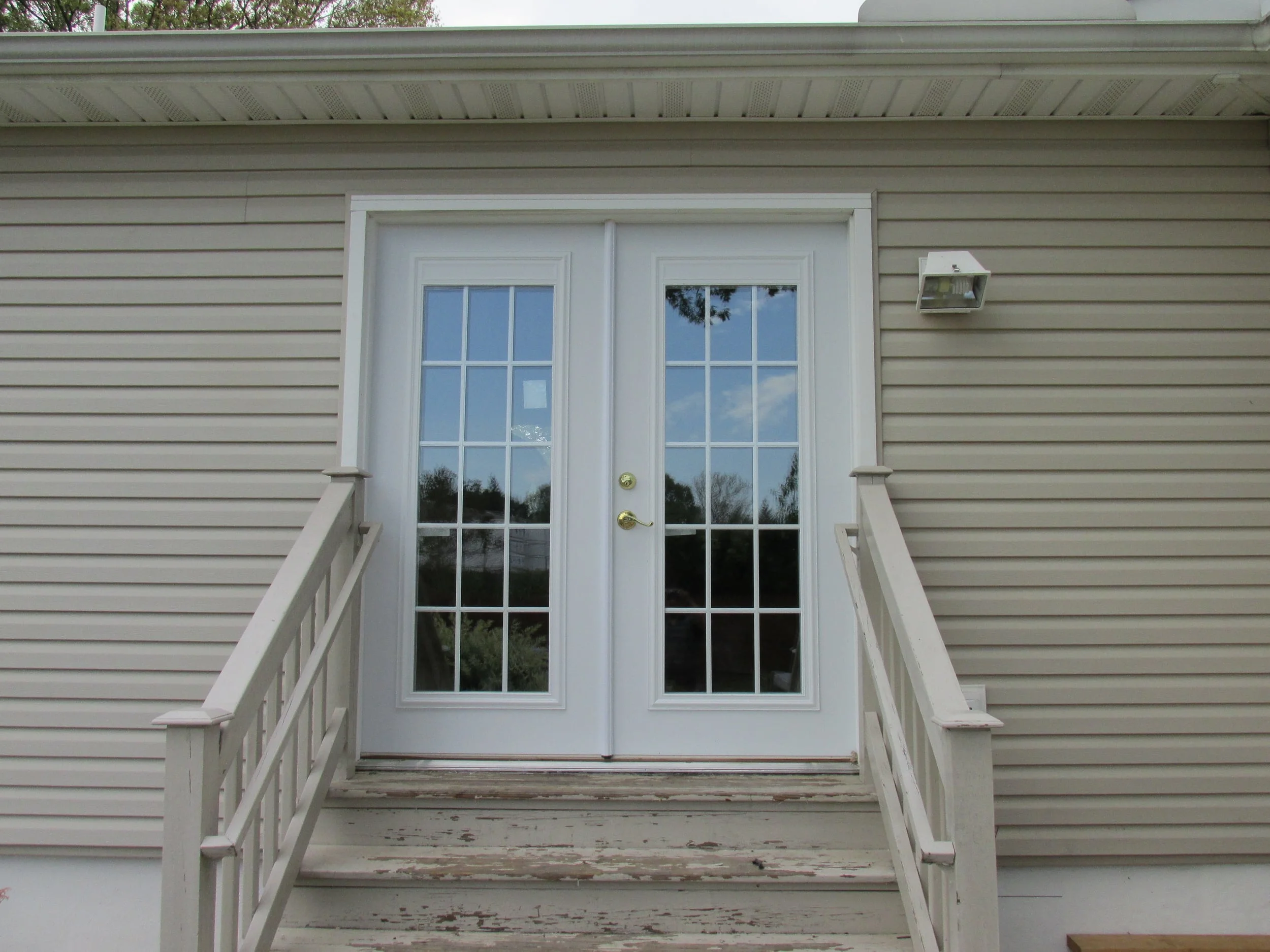 Exterior 01.JPG