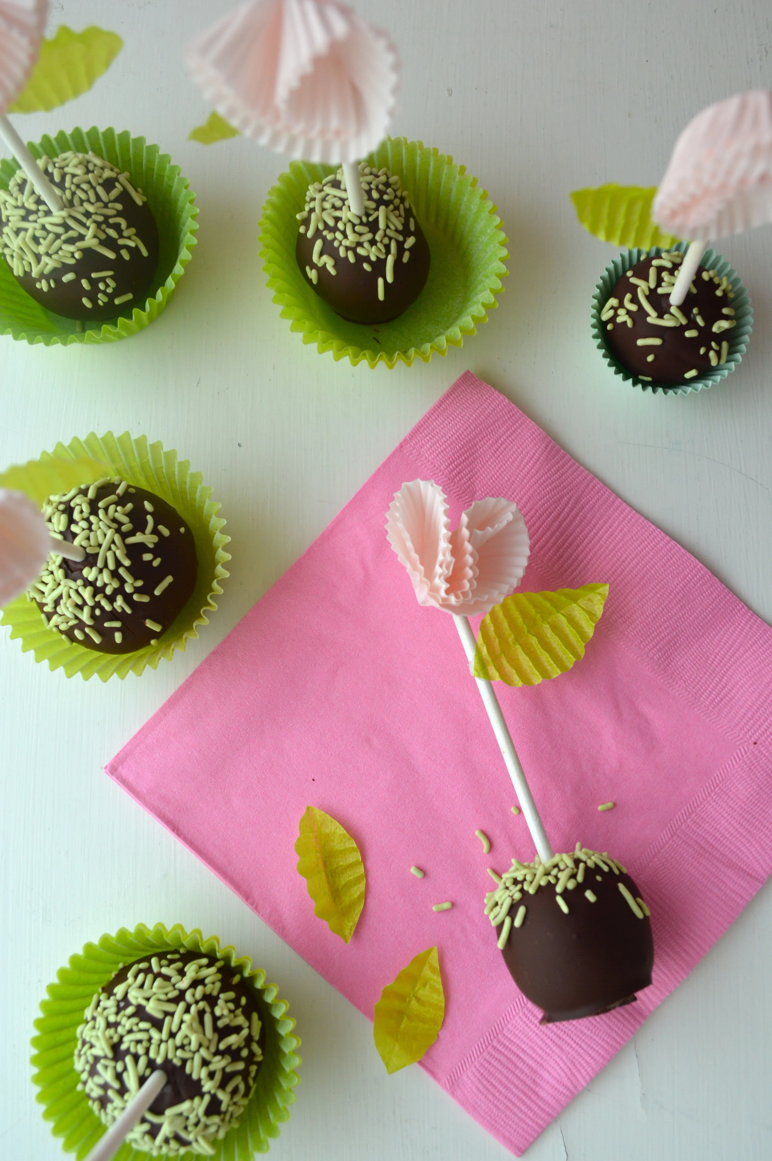 Easy Cake Pop Flowers for Mother's Day! — super make it