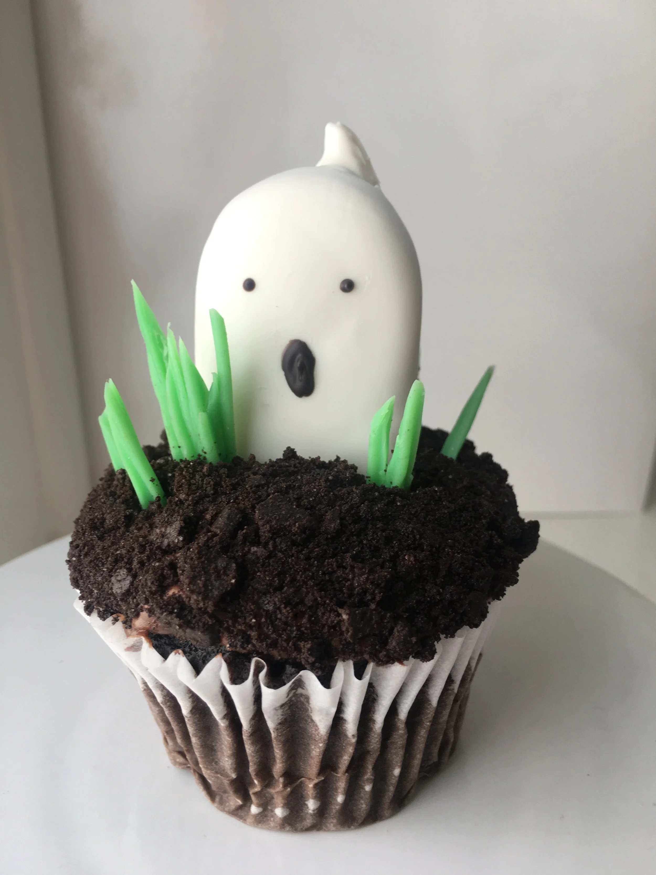 Cute and Creepy Halloween Cupcakes Galore!