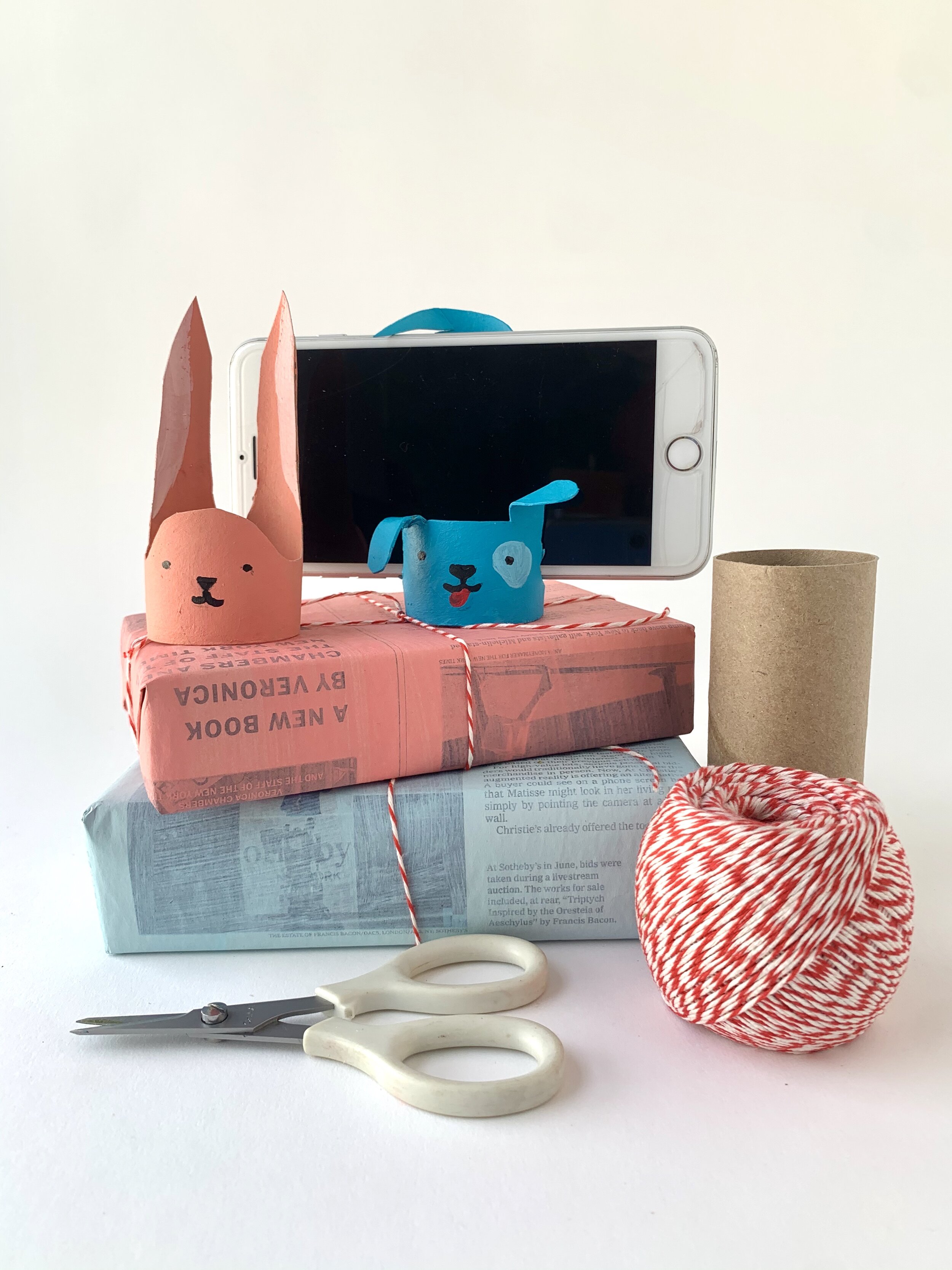 Last Minute DIY Gift: Toilet Tube Cellphone Holder!