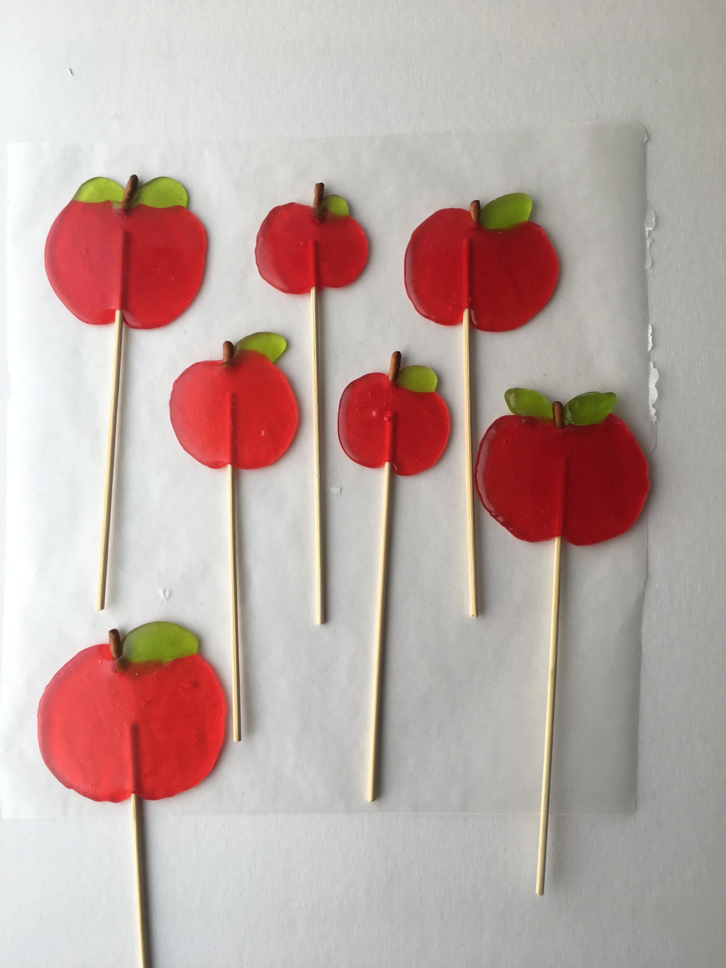 Apple Lollipops for a Sweet Back-to-School!