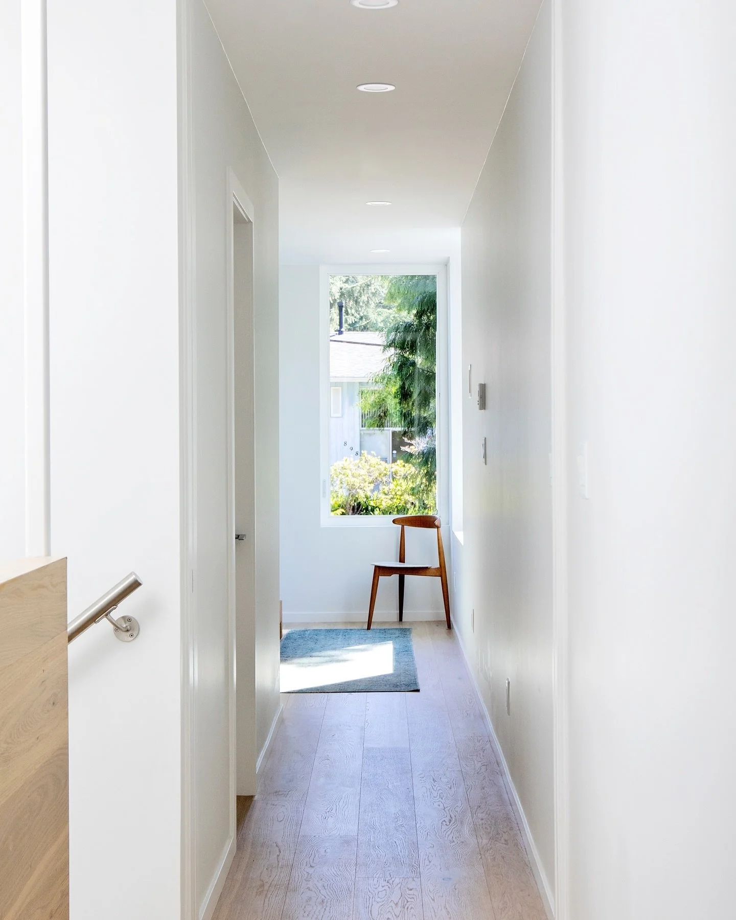 The thoughtful placement of select windows can help to inform orientation, provide wayfinding and a reference for time of day and season. 

This sequence of photos follows the arrival up from an internal stair to the primary bedroom in the H House ad