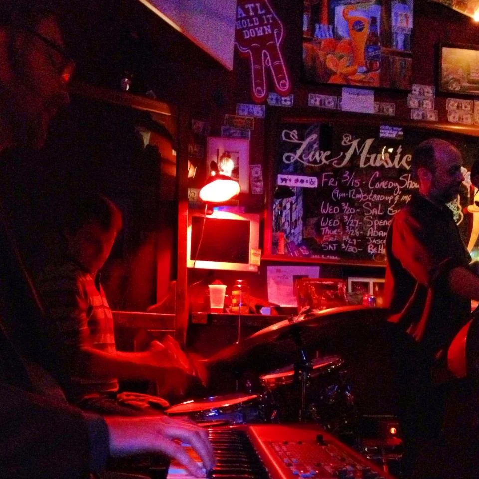 Elliott Street Deli and Pub