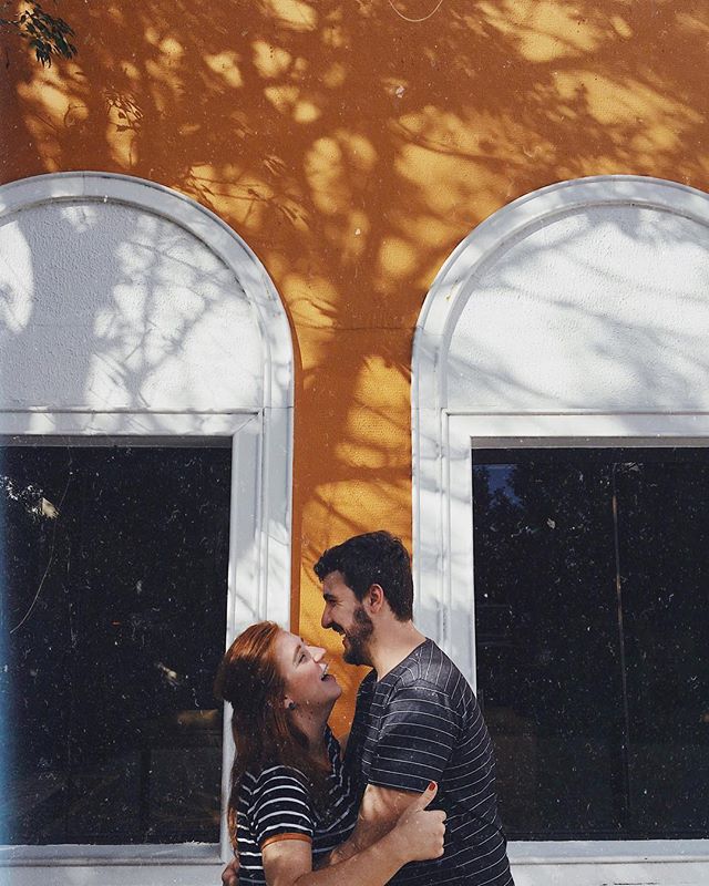 Genteeeee vamos ali naquele desenho lindo cor de mostarda... #couple #casal #fotografia #bimirastudio