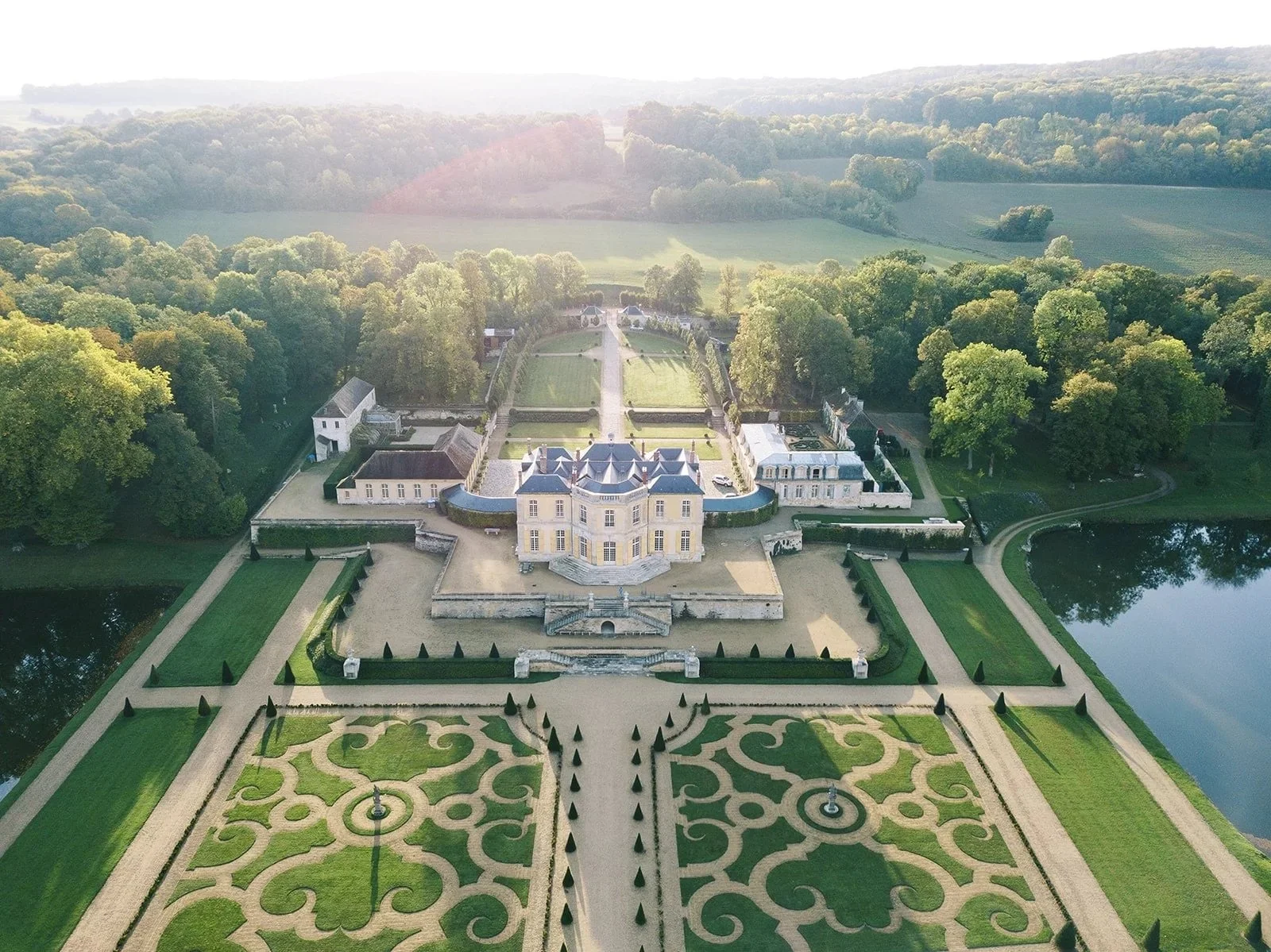 chateau-de-villette-wedding-venue-france-destination-weddings-location-near-Paris-min.jpeg