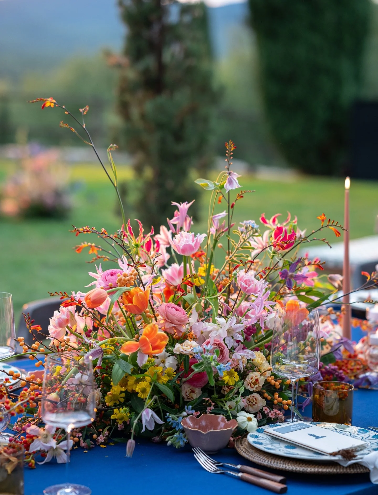 Sharing some thoughts on the design process for this lovely wedding - autumn is my favorite season for designing, and taking inspiration from fashion is always so fun for me. Francesca and Simone asked me for a colorful and delicate floral design for