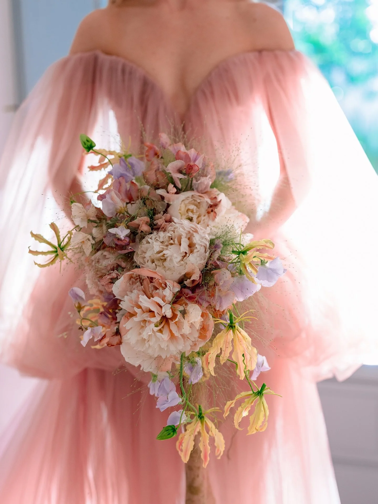 Some of my favorite bridal bouquets of 2025. 🤍