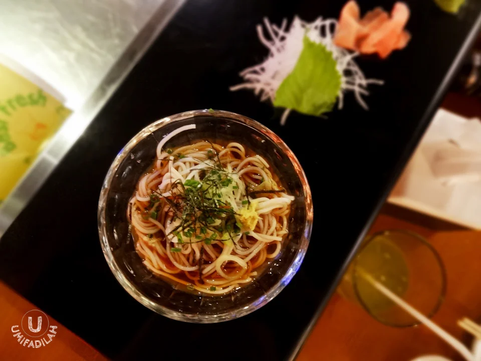 Cold dish, anyone? The unique thing about this dish is that the noodles uses pure rice flour, not buckwheat as used in soba or other typical Japanese noodle. Dipped in cold shoyu broth with grated ginger, nori, and wakegi, we slurped it right away, til the very last drop.