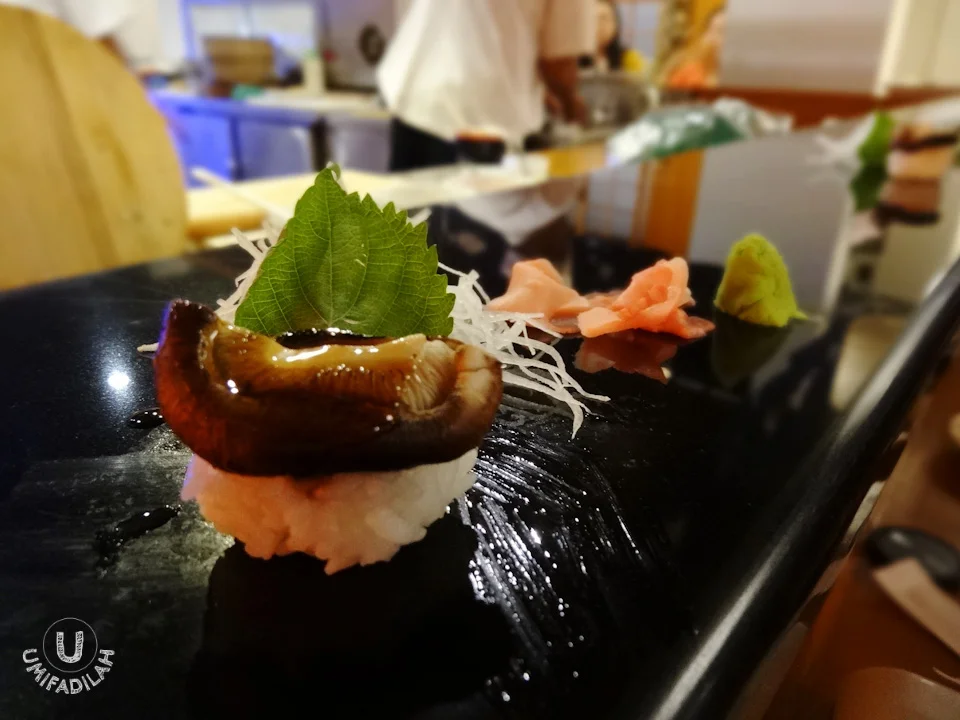 Told you I'm a big fan of everything-aburi. Looking at this all I want to do is buy cooking torch myself and half-bake everything by torching it. Super good.