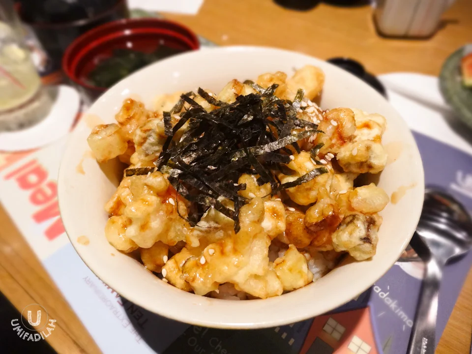 Tori Tenbara. Rice bowl topped with tempura of small chicken cubes and mushroom, with white sesame & nori on top. By the time it came to our table, the tempuras weren't crunchy anymore, in fact, already soaked up in its sweet Tendon sauce, so yeah.. just your regular rice bowl. 