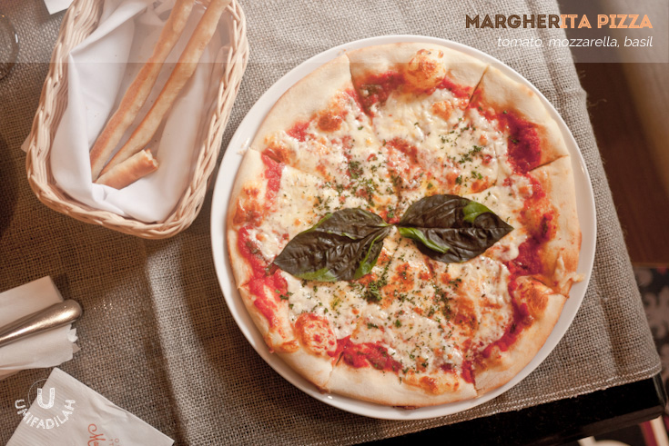 We didn't really focusing on pizza that's why at the time we only ordered the very traditional one, MARGHERITA PIZZA (IDR 70k). It's good enough, not too crispy base so your teeth won't struggle much upon biting, and the tomato sauce is fragrant with oregano, complements the melted mozzarella very well. 