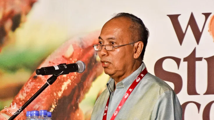 Seeing Pak&nbsp;Bondan Winarno&nbsp;presenting 1001 types of Sate, Soto, and everything else on the topic of "Indonesia: Beyond Sate &amp; Nasi Padang", was just mouthwatering. Awesome. Check out some of his slides below, I couldn't agree more!