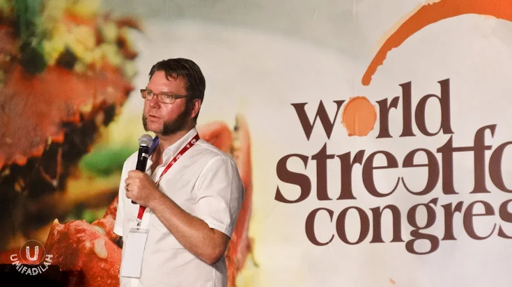 Hearing the stories of how street-foods started in America, specifically in Portland, Oregon, from&nbsp;Brett Burmeister&nbsp;himself, was so enjoyable and easily digestible. This man co-owns FoodcartsPortland.com, a portal that acts as practical gu…