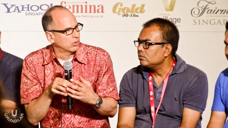 James Oseland (in red shirt), the&nbsp;editor-in-chief of Saveur, America's most critically acclaimed food magazine since 2006. Even though I couldn’t attend his session at Dialogue Day 2, I watched him talking at &nbsp;Day 1 Closing: WSFC Council m…