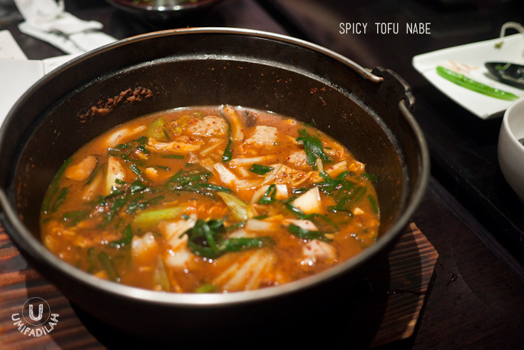 Spicy Tofu Nabe –
When you’re in meal-course with no major carbs consumption like what I had, in
the end you knew that you needed something soupy to fill up the stomach tank.
This tofu nabe has a quite generous portion enough to feed 3 people. One hearty
pot consists of tofu, kimchi, chives and everything else that I couldn't really identify. The broth really kicks in!
Spicy, refreshing, and fulfilling.