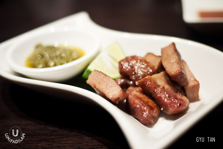 Gyu Tan (IDR 59k)
– This is beef tongue cut in bite-sized chunks, seasoned with their signature Himalayan salt, grilled
to perfection and served with green chili paste and calamansi lime on the side.
Squeeze the lime, and dip the Gyu Tan chunks on the dipping bowl, and it might
surprise you. I don’t know, but the interplay of soft yet meaty texture,
acidity, and tangy chili paste just awakens my taste bud. I think some might
like them, while some might find it too adventurous.