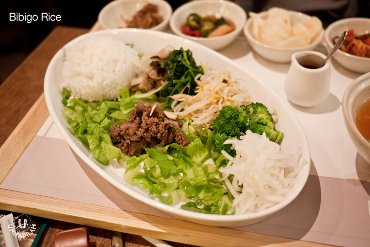 Bibigo Rice (IDR 80k for Bansang/set; IDR 65k ala carte) - salad type healthy Bibimbap. The portion was so big & fulfilling, even more fulfilling than regular Bibimbap because of the addition of leafy lettuce bed at the bottom. This time ordered with Korean White Rice, char-grilled bulgogi, and Sesame sauce.