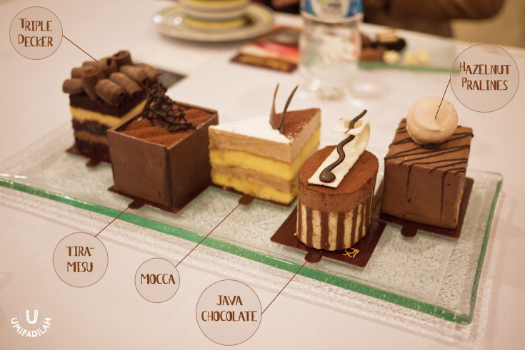 TRIPLE DECKER (Rp.17.500,-) Chocolate sponge cake with
dark chocolate mousse, vanilla pastry cream & dark cherry filling.
TIRAMISU (Rp.19.500,-)The Italian's pick-me-up! Layers of
mascarpone cream with coffee-soaked sponge cake.
MOCCA (Rp.15.000,-) Our version of the timeless
buttery cake, sandwiched with Mocha flavored buttercream.
JAVA CHOCOLATE (Rp.15.000,-) Caramelized cashew
chocolate mousse paired with almond sponge cake.
HAZELNUT PRALINES (Rp.25.000,-) Chocolate truffle &
hazelnut cream spiked with rum married to crispy biscuit & chocolate
mousse.