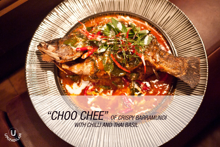 “Choo Chee” of
Crispy Barramundi with Chilli and Thai Basil (IDR 170k). Choo Chee is basically red
curry, cooked in high heat until the curry gets really hot that it literally
makes “choooo cheeee” sound. Fresh Barramundi is deep-fried until golden crisp,
then red sauce is being poured with addition of chili & Thai basil. Despite
the fiery red color, it’s actually not that hot (the previous soup was far hotter
than this) – in fact, there’s a slight hint of sweetness and the much-added creamy
coconut milk just tone down the flavor to a milder one. You’re advised to eat
them with Thai Jasmine Rice (which is super fragrant BTW), or Roti Canai. Damn
delicious!