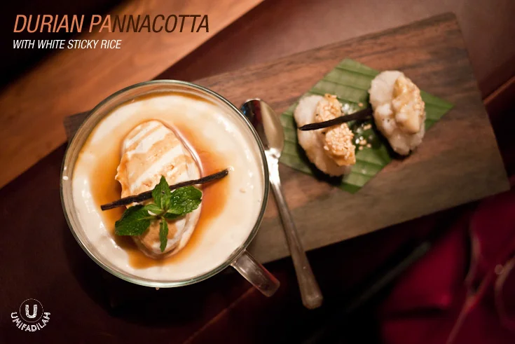 Durian Panna Cotta with White Sticky Rice (IDR 50k). Wow. A perfect closing that
became everybody’s favorite. Soft pannacotta texture infused with durian and a
big dollop of fresh crème on top. Luckily the portion was big enough for
sharing, and I’d say for IDR 50k it’s totally worth it. But honestly, what I
love the most is the sticky rice topped with real durian and roasted white
sesame. OMG so delicious it literally melts in your mouth! Very, very
recommended. 