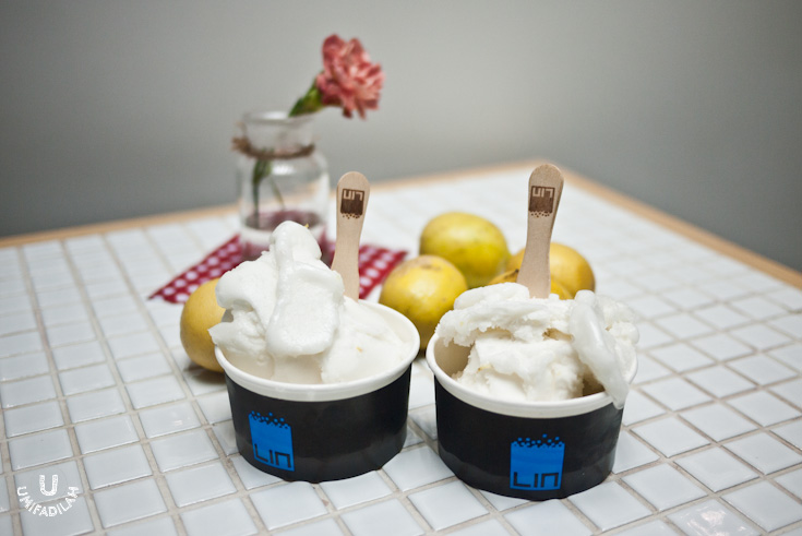 Lemon Sorbet, IDR 39k. Who cares if it wasn't using imported lemons? Local lemons work just as fine, and boy, this one totally caught me on my first lick. Snap! It's like snowy sorbet, with strong hint of lemon flavor. No wonder this one's a hit!