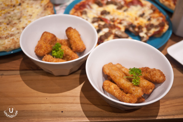 Fish nuggets & chicken nuggets. IDR 22k.