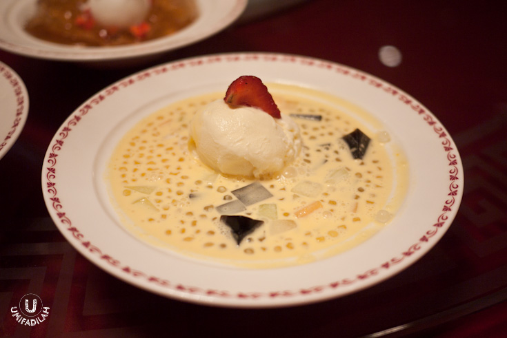 Mango Sago
Cream with Grass Jelly (IDR 35k)