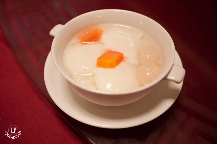 Almond Bean
Curd with Mixed Fruits (35K)