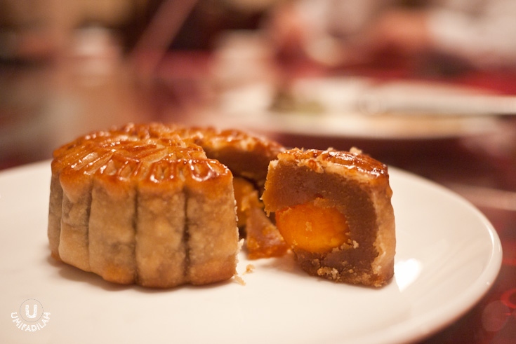 Double Yolk
Mooncake