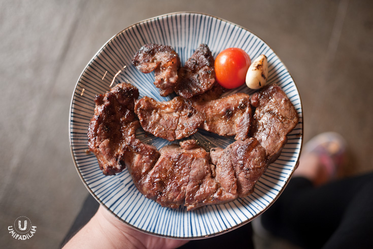 Ramu Kata Niku (Lamb Shoulder) – IDR 79.000. The portion is quite generous,
meat’s very juicy and it tasted really really nice when dipped into the
Goma/Miso sauce. This is the one to order if you have a doubt about Poke Grill,
no, seriously.