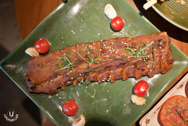 11-rack of Koushi No Ribu (Grilled Baby Back
Ribs – IDR 195.000).
I don’t eat any pork so now you have to judge yourself based on its
appearance. But I thought that it looks too dry, and I had imagined a much bigger
version of it. It is said that the meat had to undergo different steps of
braising & grilling with akamiso (red miso paste), tobanjan (shili bean
sauce), sesame seeds, mitsuba leaves, olive oil and lemon zest.