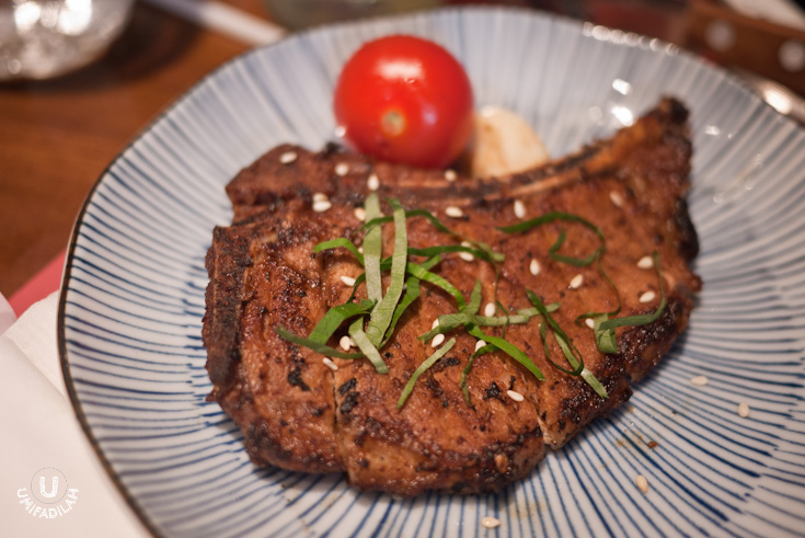 Butaniku Garlic Yaki (Garlic Pork Chop) – IDR
79.000. Looks way thinner than I thought it'd be.