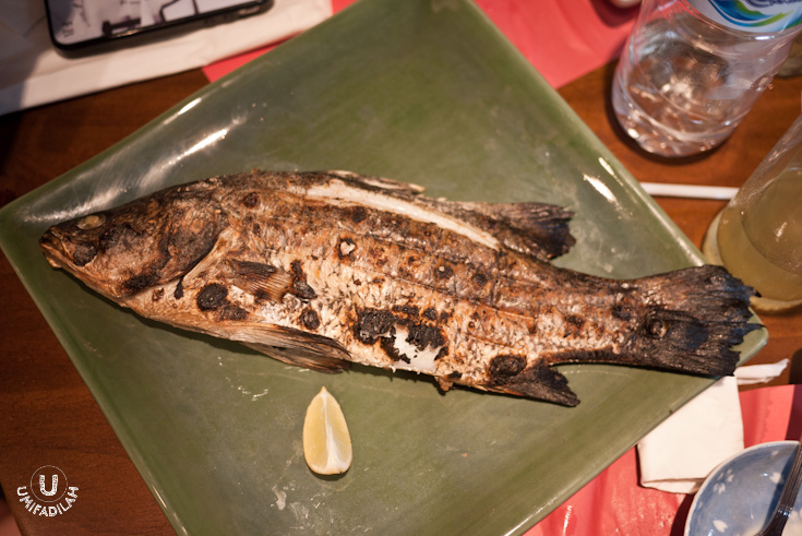Sunappa Yaki (Grilled Snapper) – market price,
have to ask. Japanese,
when it comes to grilling, likes to keep it simple. The fish is grilled as it
is, without marinating steps at all. But instead, for every fish main course
ordered, they’re giving Ponzu sauce
for you to dip in the flesh. Works quite nice for me.
