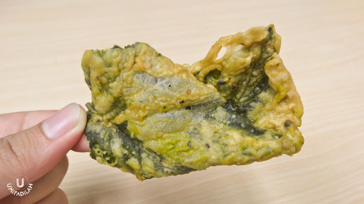 Desanesia's Spinach Chips: crunchy, not oily, tasty spinach crackers. It’s everything you’d wish for a local traditional snack. I personally liked the Original version better.