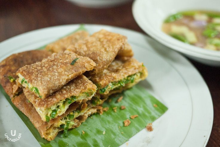 If you're looking for some snack-in-between, beside Bakmi Apjay there's also a Martabak street-vendor. This savory egg pancake with ground beef & scallions is great for munching! - IDR 28.000 (regular) .