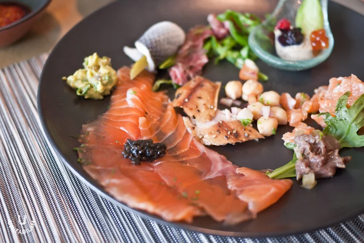 Assorted Cold Appetizers featuring smoked salmon (which is very salty, by the way) and premium French caviar "Sturia" (the black thingy on top of the salmon, and it's tagged around €98 for 50gr ! ); also salmon & tuna tartar, chick peas, smoked cod, beef carpaccio salad, and assorted condiments.
