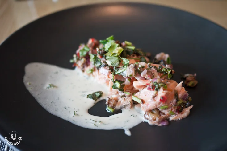 The flavor coming from the salsa mix and herbs on top tasted so strong (I see coriander there), but it really adds depth to the delicate, perfectly-cooked salmon flesh. Everything made perfect sense. This, and foie gras station, are probably my best…
