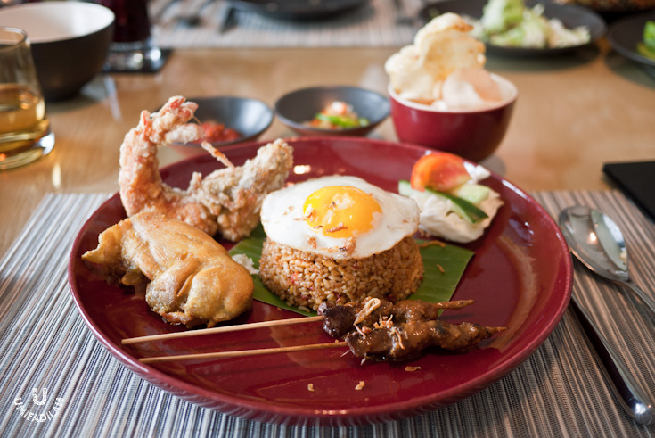 Nasi Goreng Keraton. The chef says that this particular dish won an award on Starwood cooking competition, well maybe it's because of the ultimate side-dishes featuring&nbsp;Jumbo Prawn,&nbsp;Chicken Fried Rice, Beef Skewers, Fried Chicken, Egg, Cra…