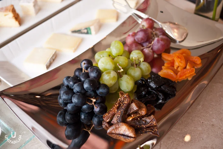 Assorted
grapes and dried fruit: Figs, Californian Plum and Apricot.